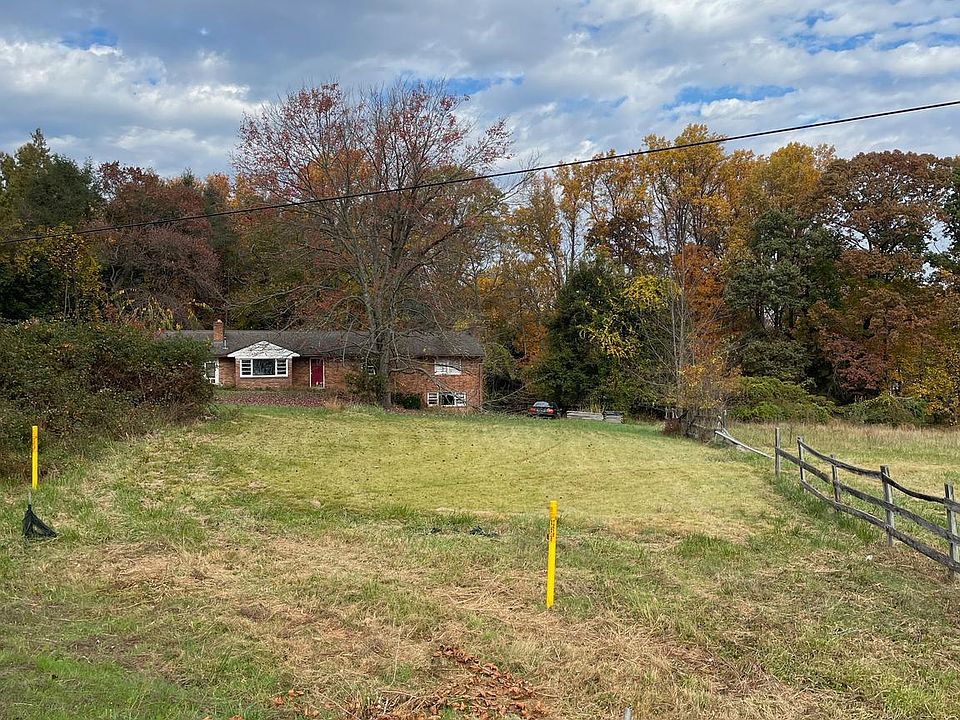2nd image of 1033 Springvale Rd