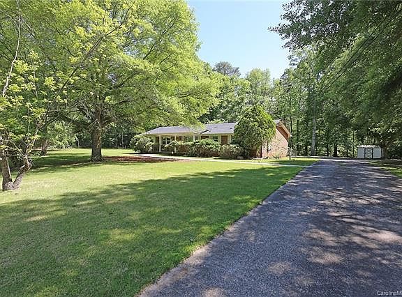 3rd image of 3221 Beaman Ave