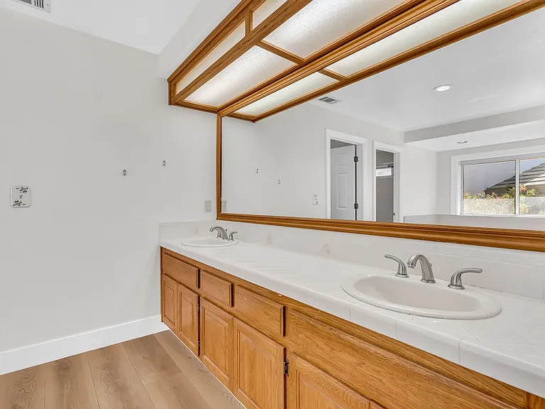 5650 Edgeview Dr — Photo 50