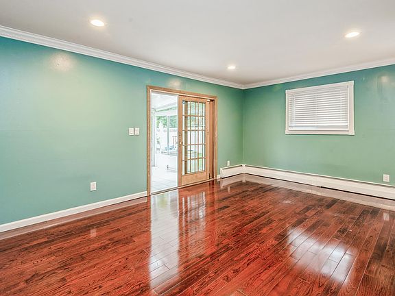 4th image of 4 Amherst Ln