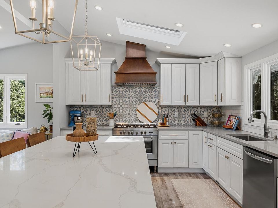 1st image of 860 Trails End DRIVE