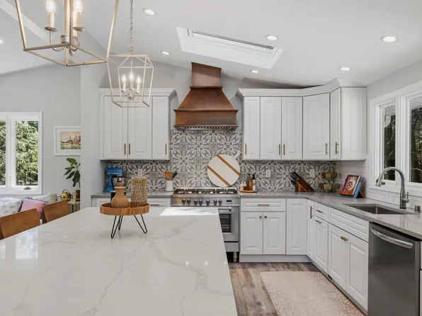 860 Trails End DRIVE, Fontana, WI 53125