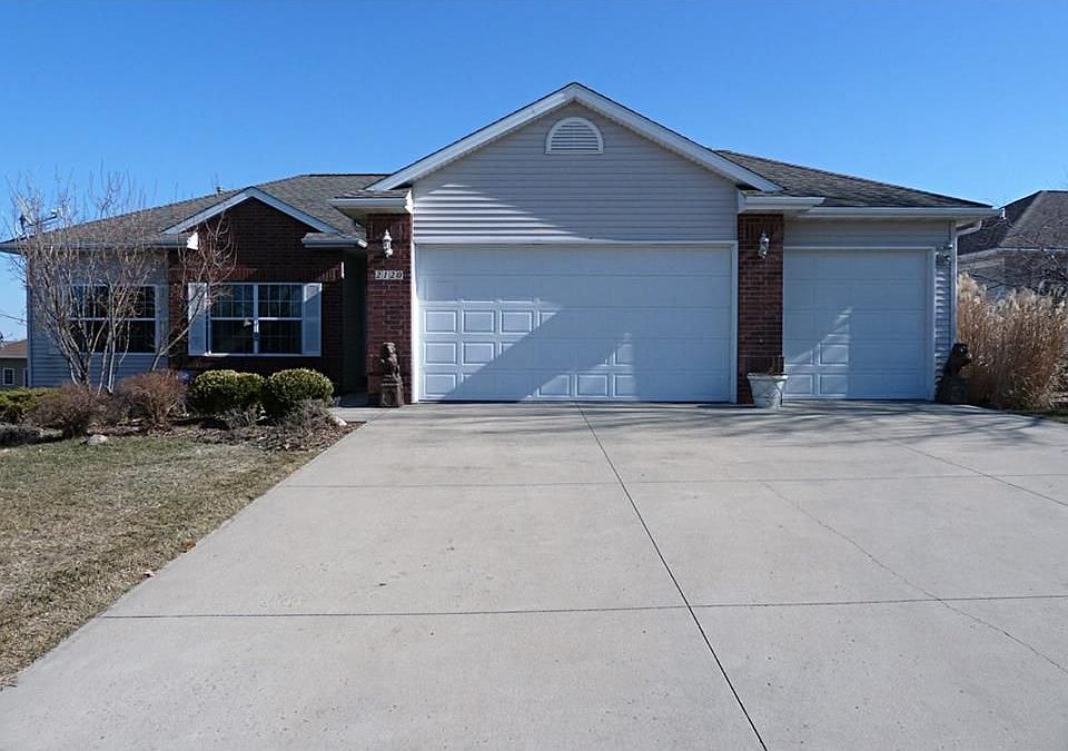 1st image of 2120 Glen Oaks Dr