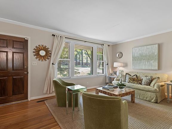 5th image of 624 Barrywood Dr