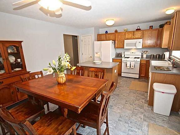2nd image of 16701 Earl Park Ct