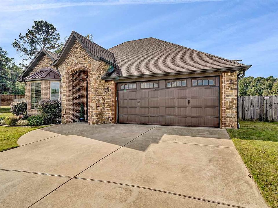 1st image of 111 Fredricksburg Cir