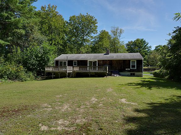 3rd image of 68 School St