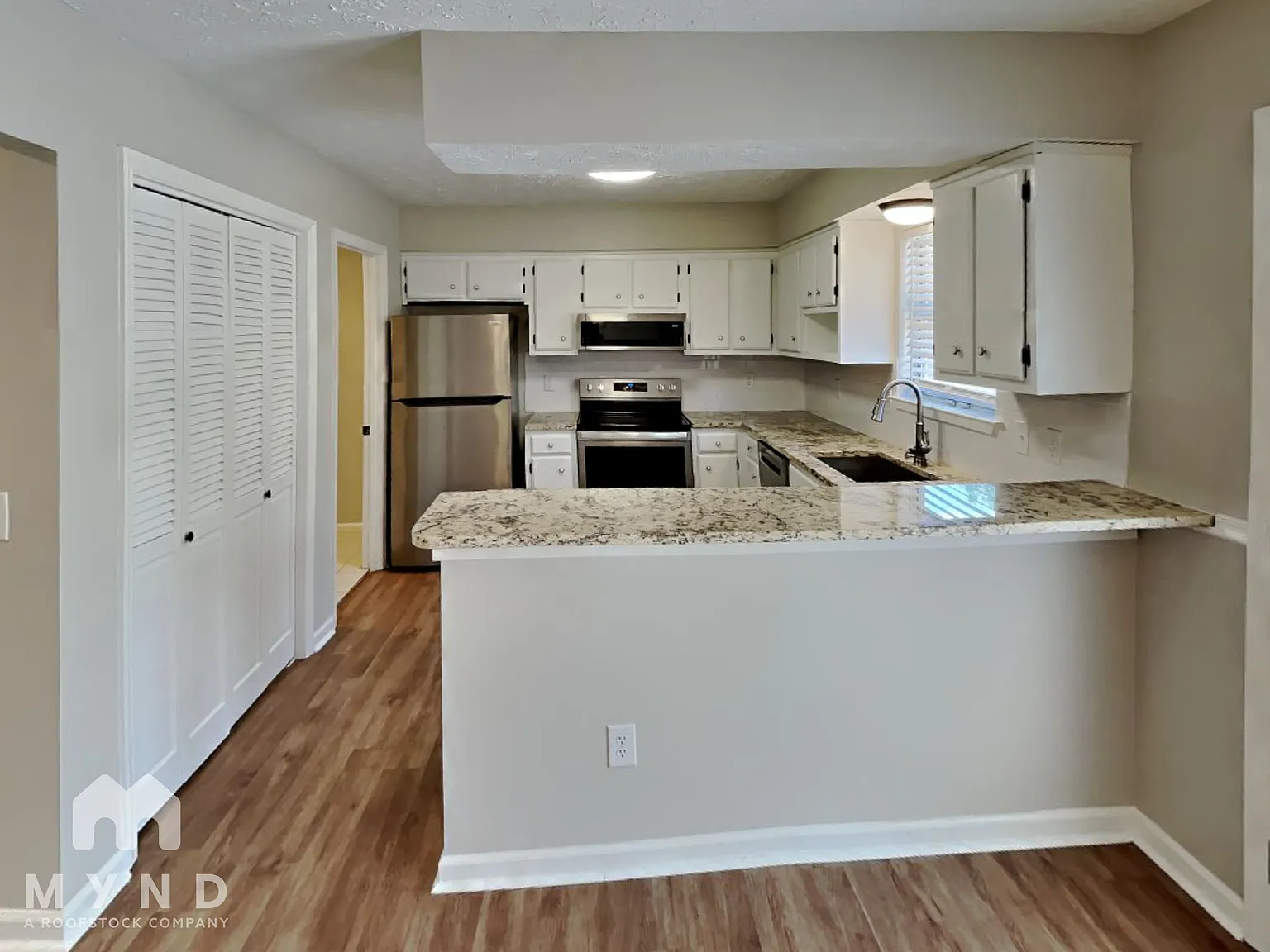 3 bed, 2.5 bath, 1495 sqft, $1,995 — Photo 2