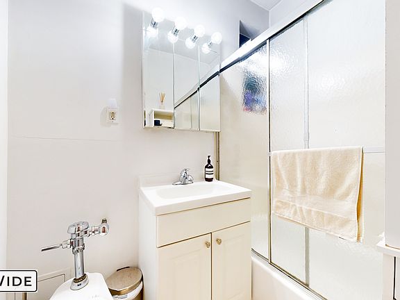 5th image of 34 Morton St APT 4A