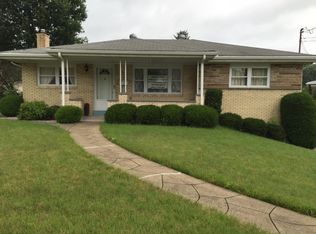 112 Manchester Dr, Irwin, PA