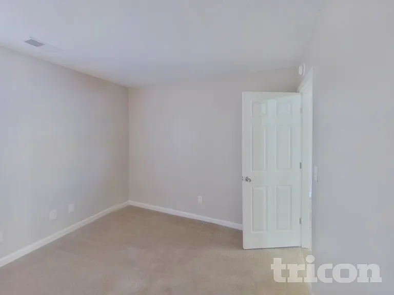 562 Chisolm Way — Photo 11