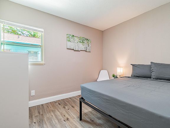 4th image of 2012 E Chelsea St #13557927