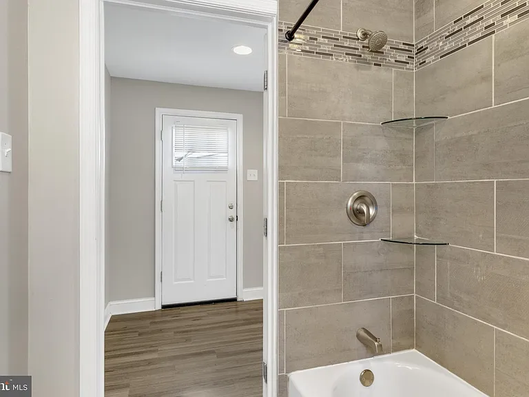 3127 Cedar St #1R — Photo 13