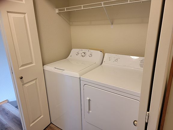 4th image of 1085 Golden Pheasant Dr #1