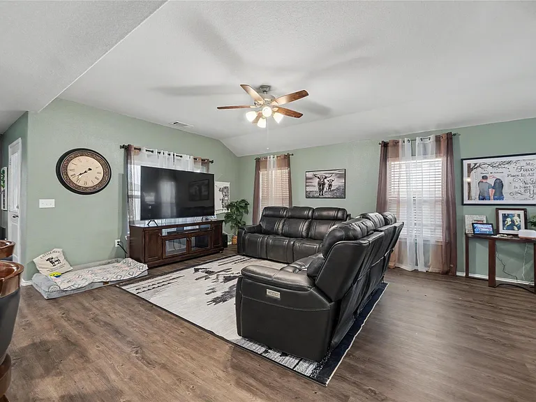 20815 Acorn Valley Dr — Photo 6