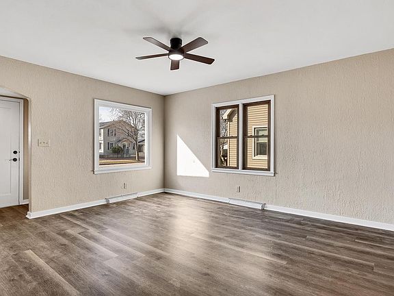 3rd image of 1521 Travis STREET