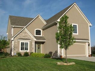 3710 S 21st St, Leavenworth, KS 66048