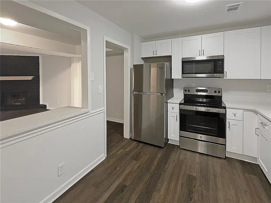 2 bed, 1320 sqft, $1,650 — Photo 4