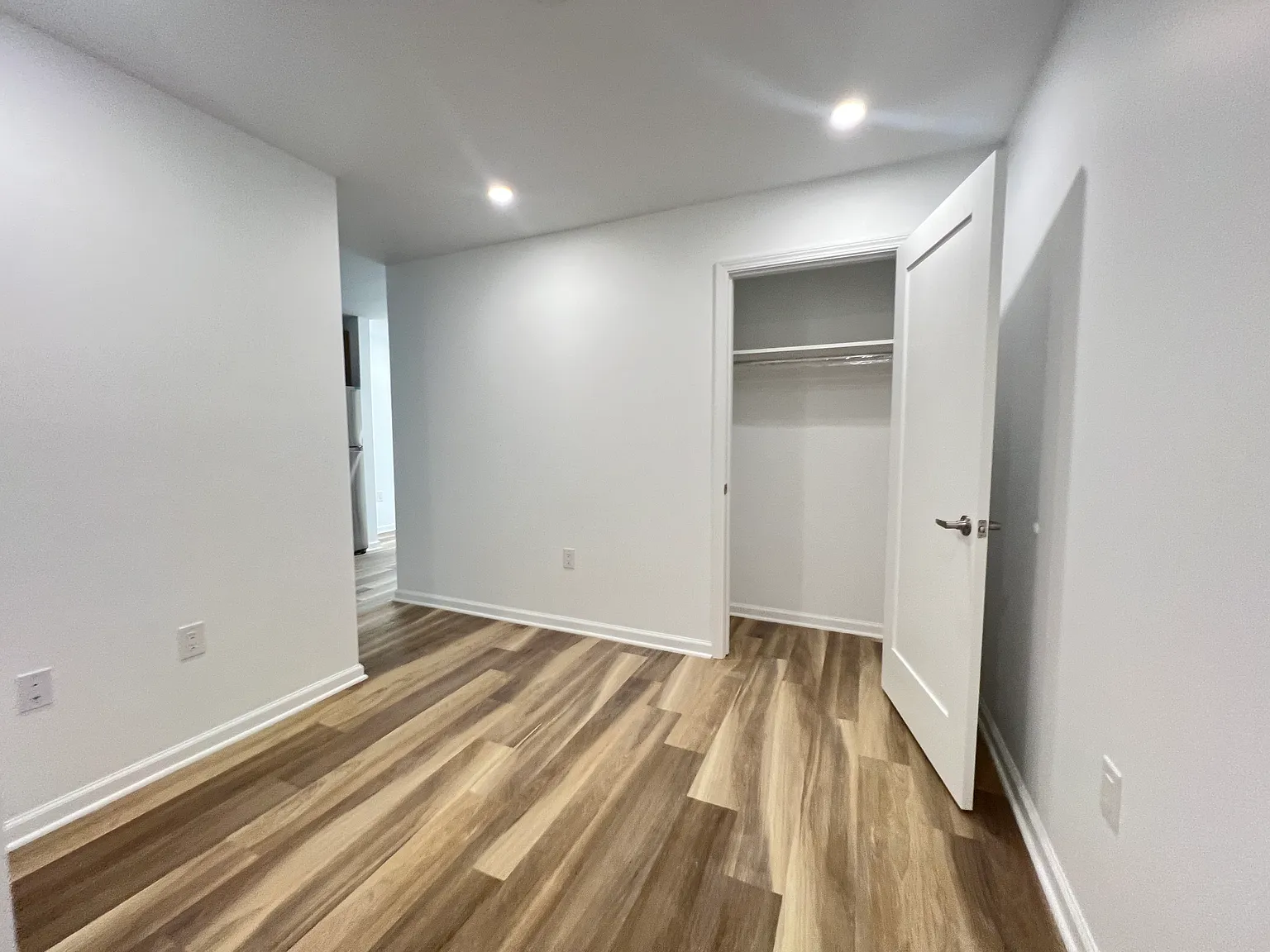2 bed, 800 sqft, $2,500 — Photo 2