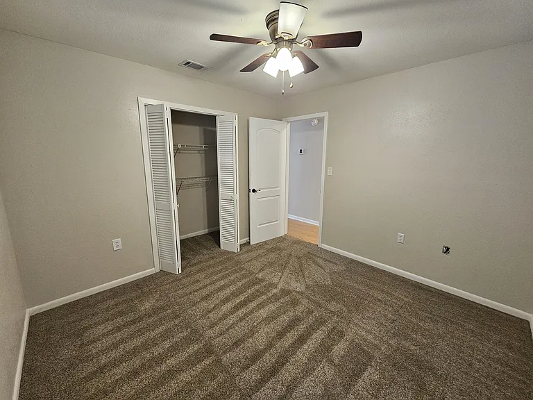 2219 Calle De Cantabria — Photo 14