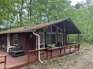 118 Ivy Trl, Dingmans Ferry, PA 18328