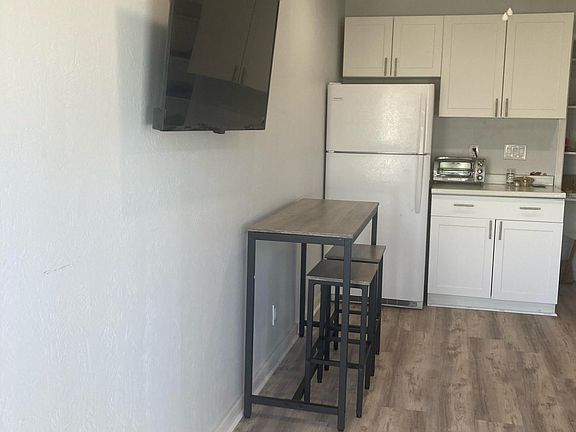 3rd image of 154 Kupuna St #C