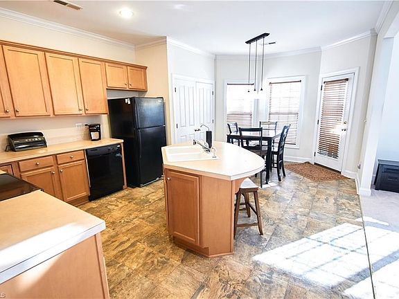 5th image of 188 Old Towne Dr