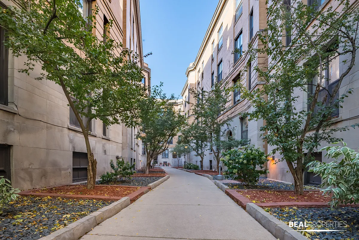 Building Photo - 428-38 West Belden