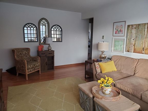 3rd image of 7504 W Lawrence Ave #2