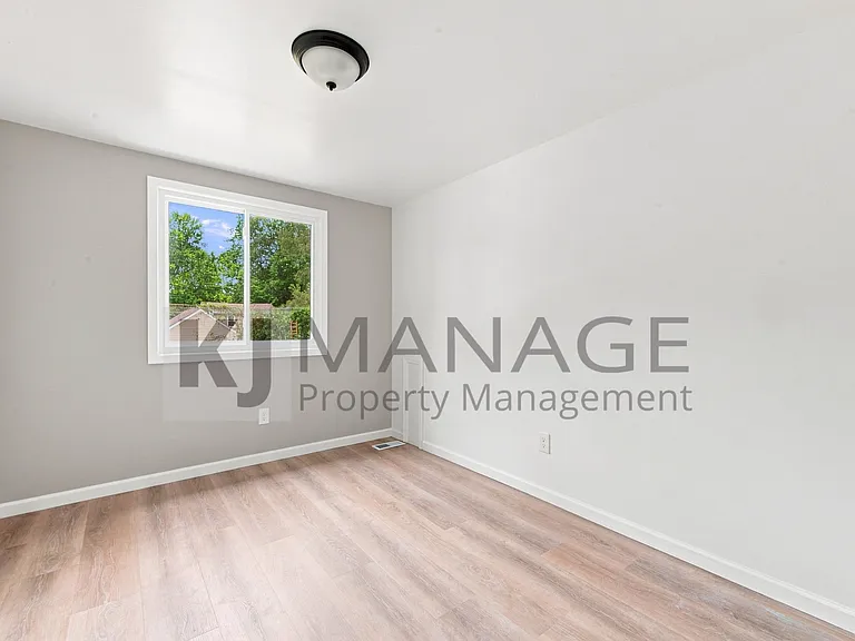 12039 Rockland — Photo 14