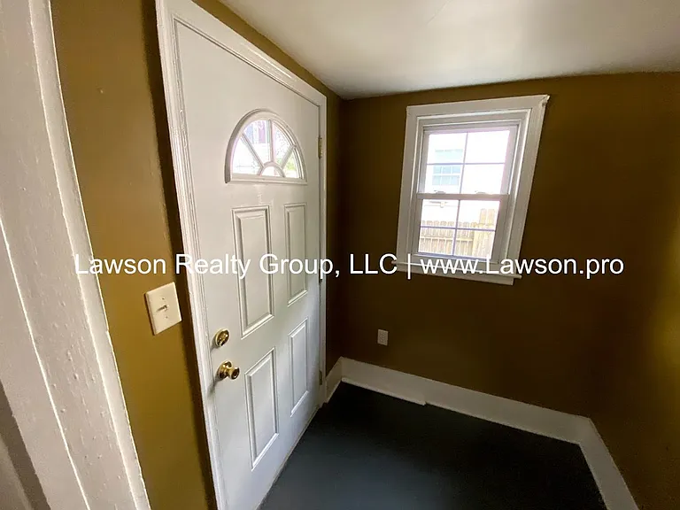 2420 Winthrop Ave SW — Photo 6