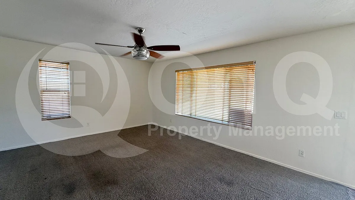 4 bed, 4.0 bath, 2159 sqft, $2,295 — Photo 4