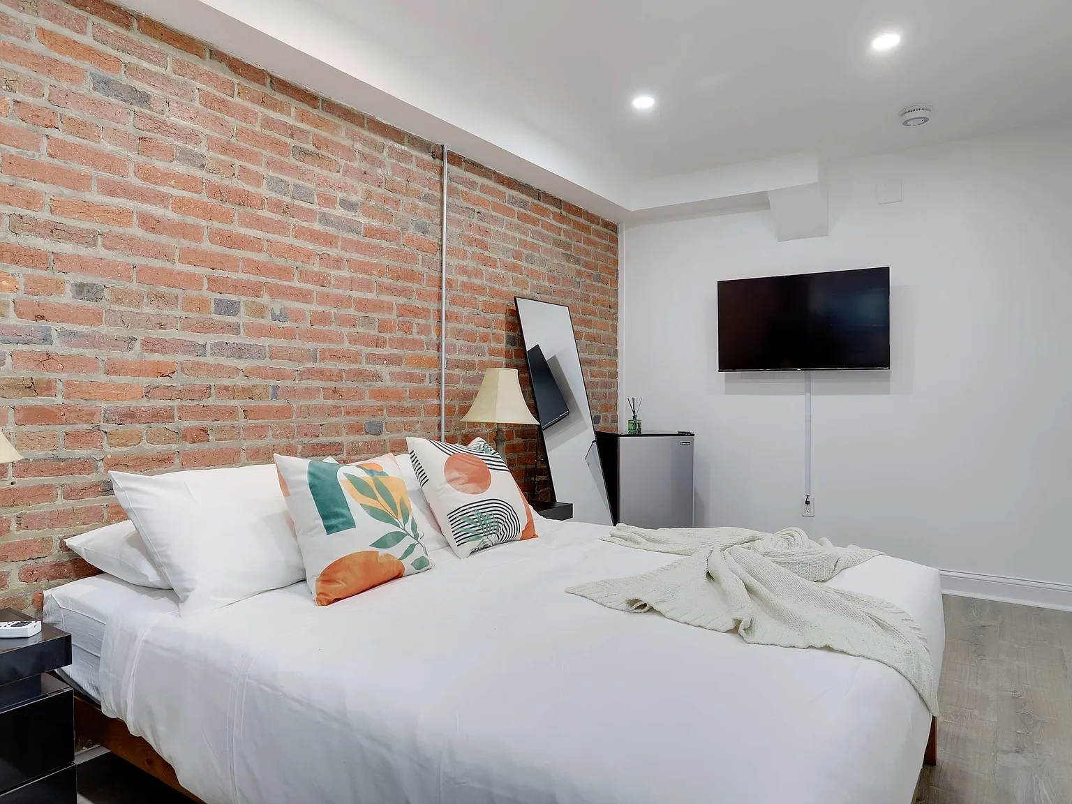 Studio, 800 sqft, $2,010 — Photo 1