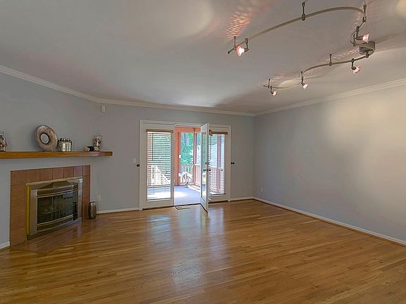3rd image of 2126 Sinton Ave