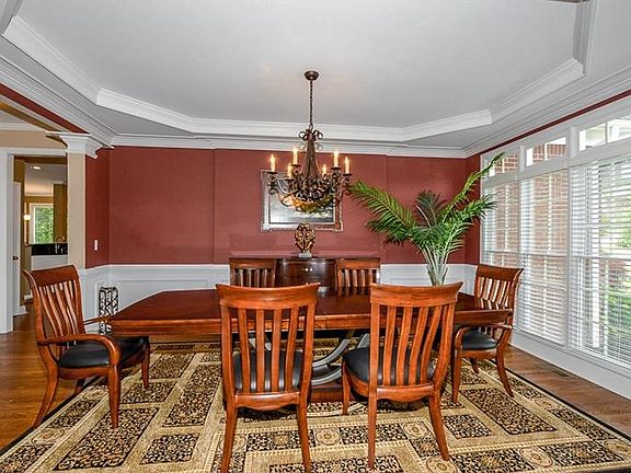 3rd image of 900 Carters Grove Trl