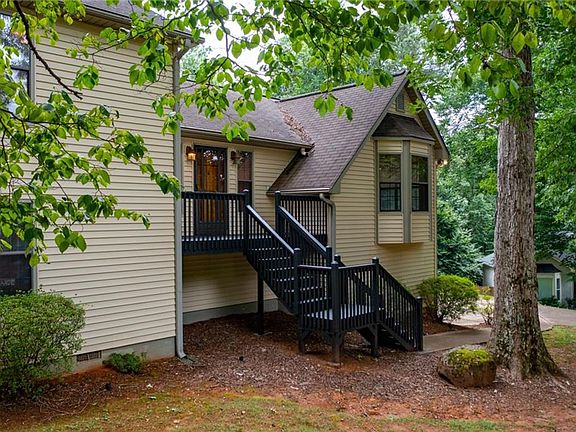 2nd image of 303 Cacique Ct