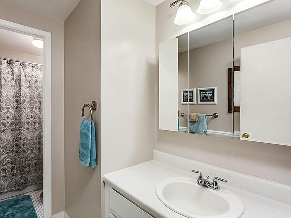 5th image of 42950 Richards Ct