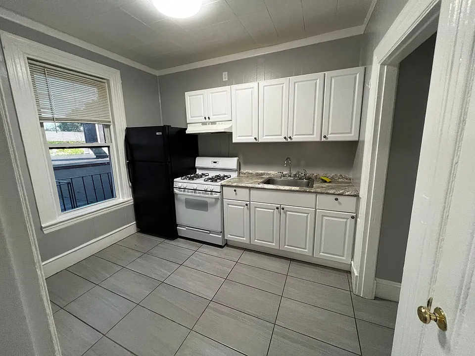 40-68 Hollis St