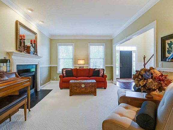 4th image of 345 Lantern Ln