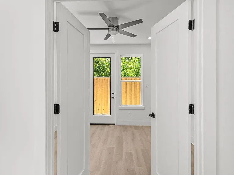 3348 Sauer St — Photo 3
