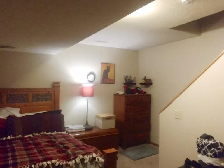 Good size room can be used as a guest quarter/study/bonus room