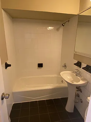 Rented by Bahar Management | media 25