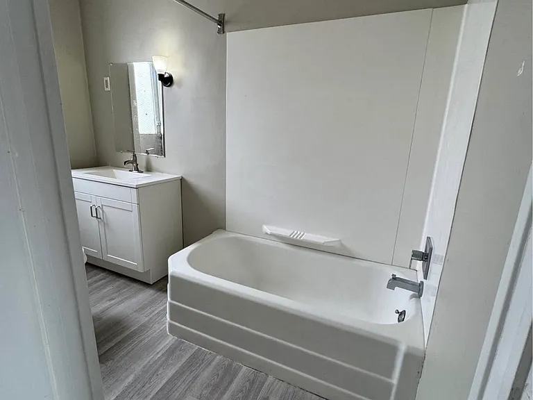 528 Franklin St #3F — Photo 6