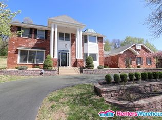 1284 Tammany Ln, Saint Louis, MO 63131