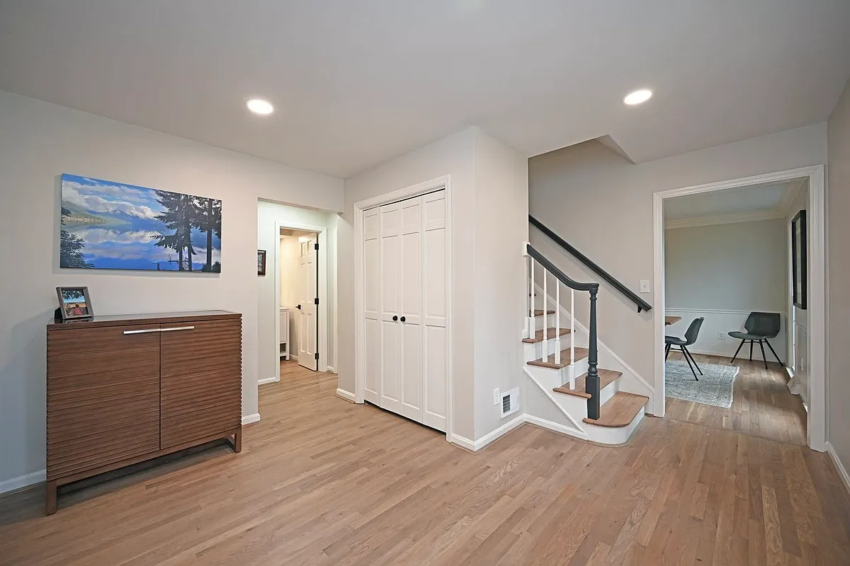 HW floors and paint 2023 - 8365 Squirrelridge Dr