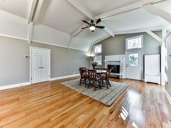 4th image of 496 Duke Dr