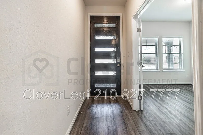 4 bed, 2.5 bath, 2372 sqft, $2,197 — Photo 4