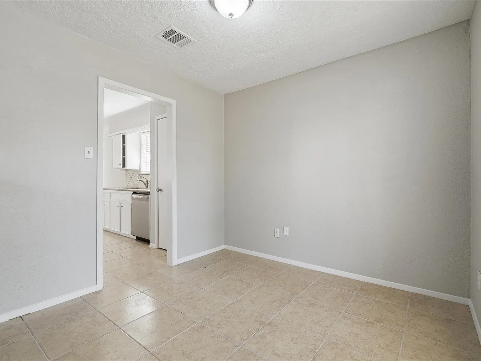 3 bed, 2.0 bath, 1780 sqft, $2,000 — Photo 4