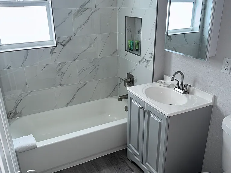 1305 NE 16th Ter #1 — Photo 11