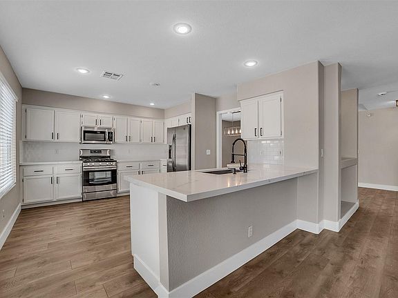 3rd image of 8252 Peaceful Canyon Dr